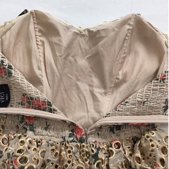 Vici Beaufort Floral Eyelet Peplum Tank Size Small - Picture 6 of 11